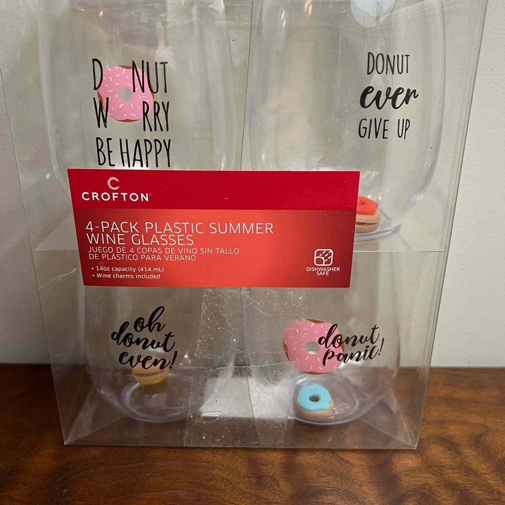 Crofton 4 pack summer plastic wine glasses new. Smoke and power free home